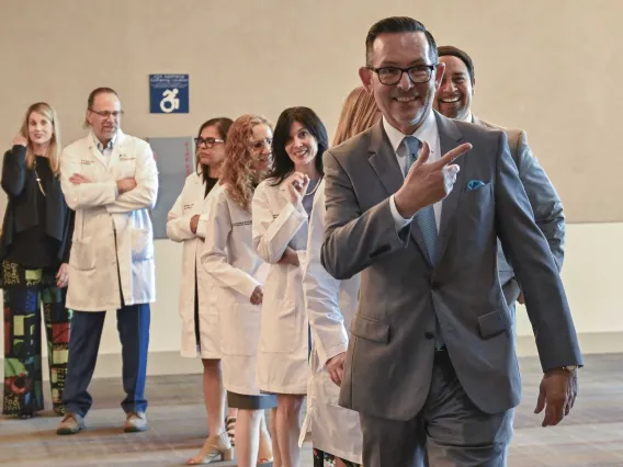 A faculty member at the U of A College of Medicine – Phoenix leads his colleagues into the white coat ceremony for incoming medical students.